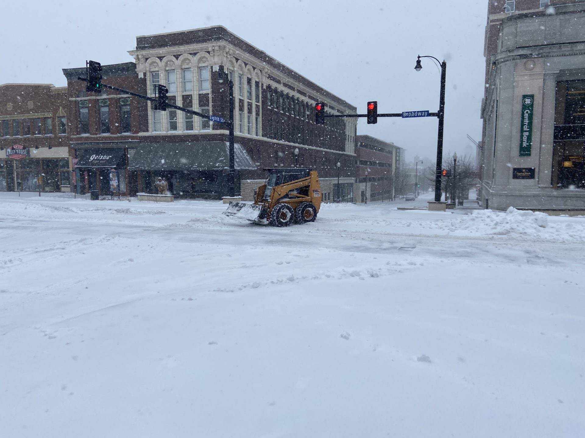 https://939theeagle.com/wp-content/uploads/2022/02/Columbia-Public-Works-snow.jpg