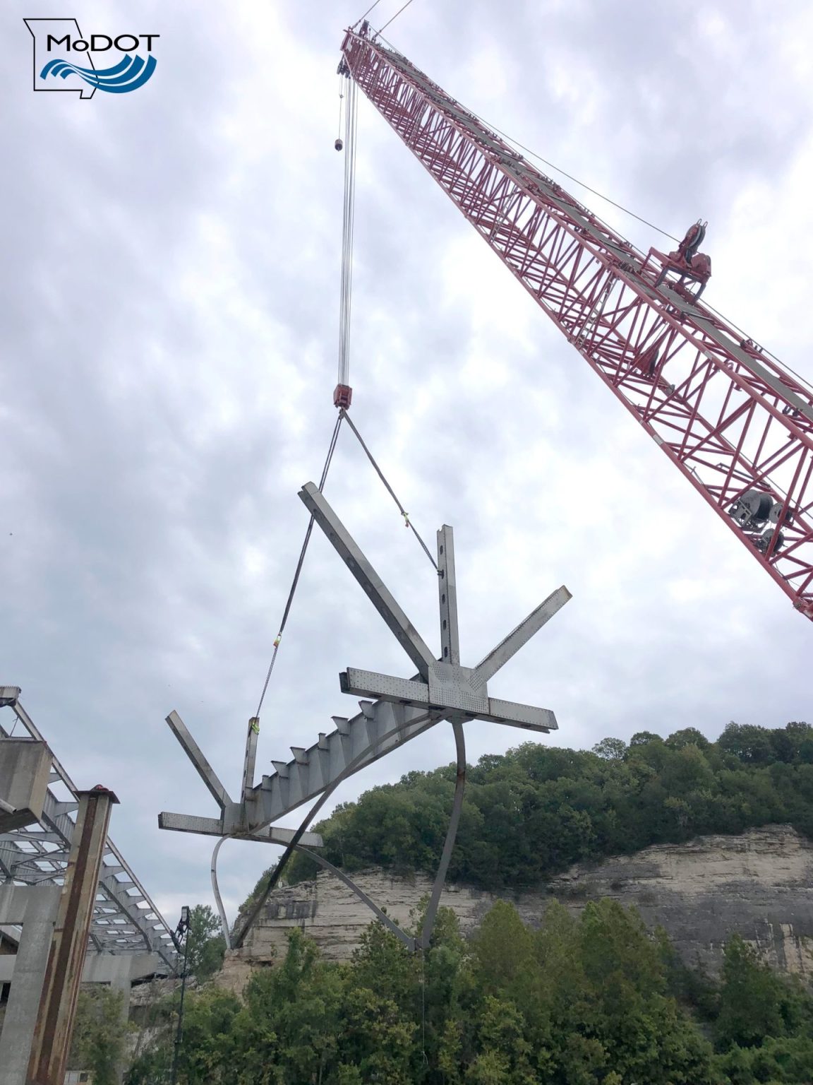 truss removal from river channel (003)