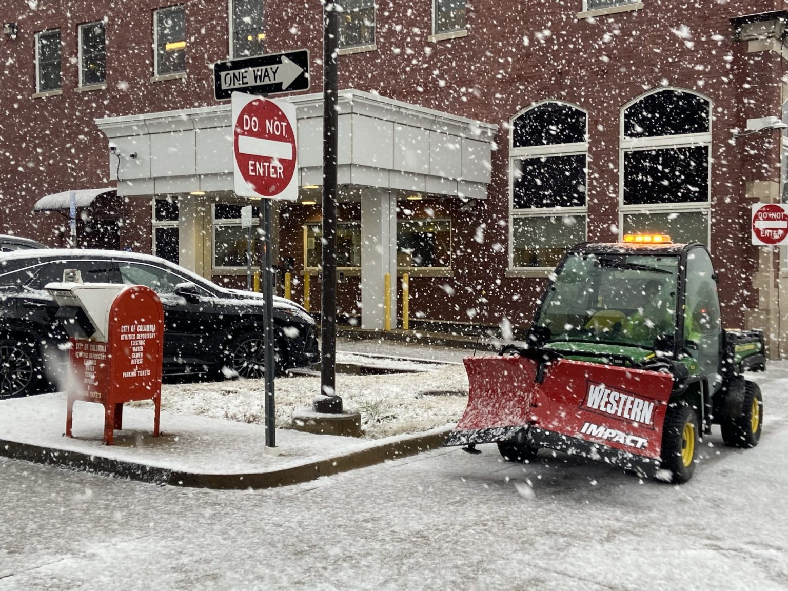 tractor plow near city hall payment alley (004)