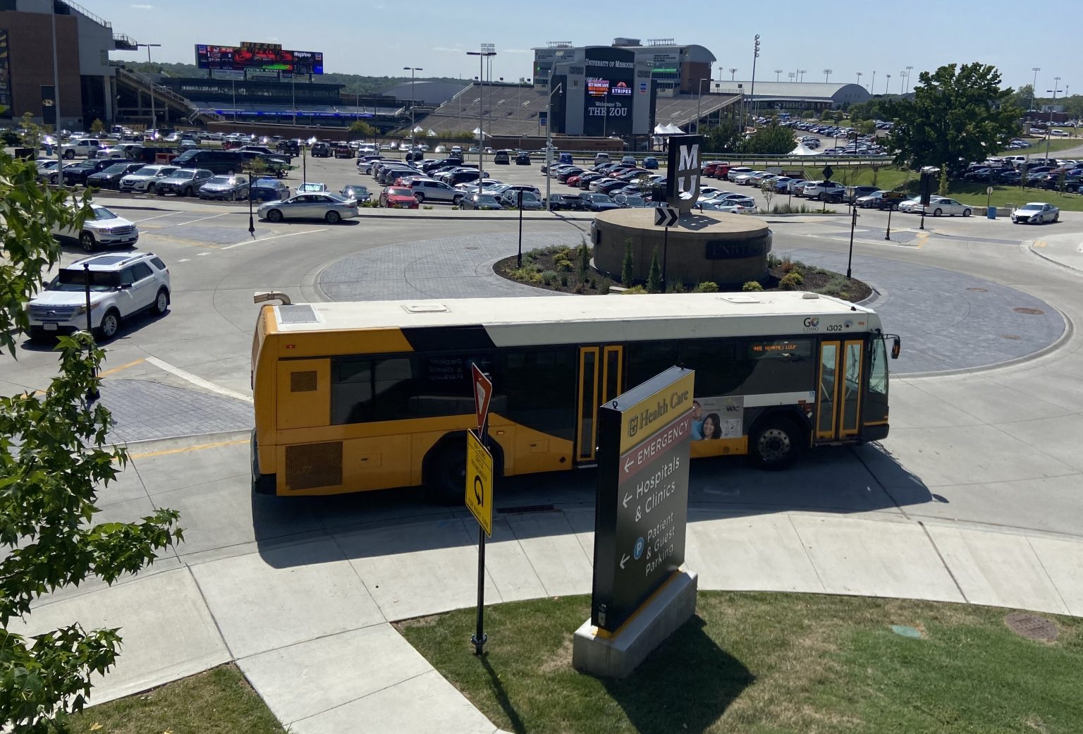 go como tiger line hearnes loop bus at tiger avenue and hospital drive roundabout aug. 21 2024 (002)