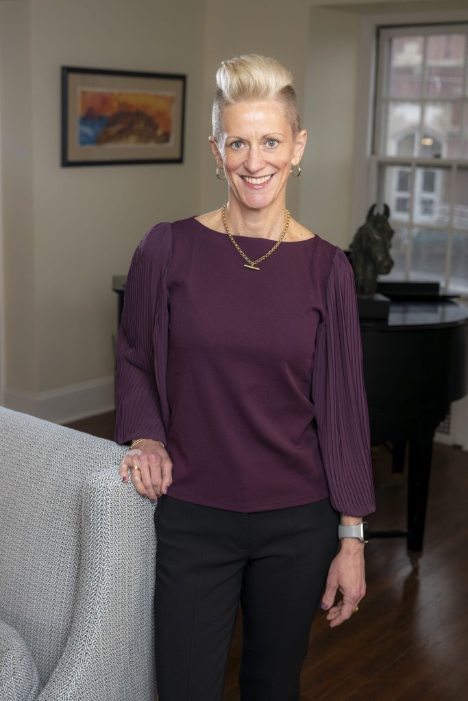 president shannon lundeen portrait (002)