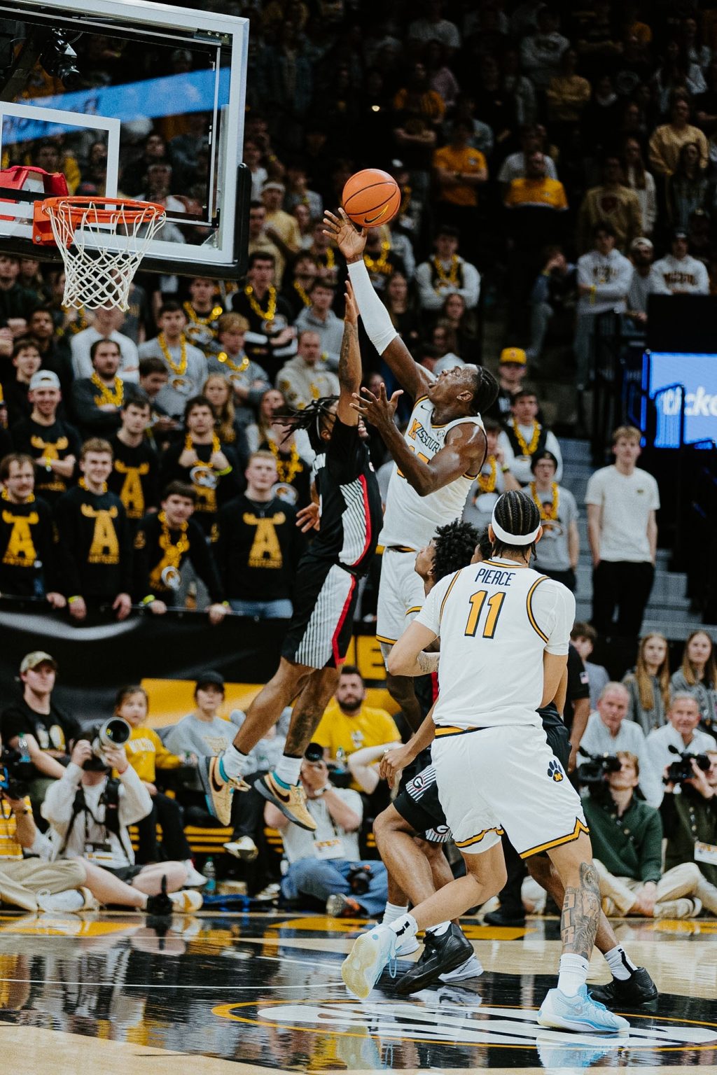 Missouri men's basketball team hosts the Oklahoma Sooners Saturday